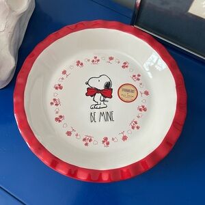 Rae Dunn Valentine’s Day Peanuts Snoopy Red Be Mine Round Pie Dish Pie Plate